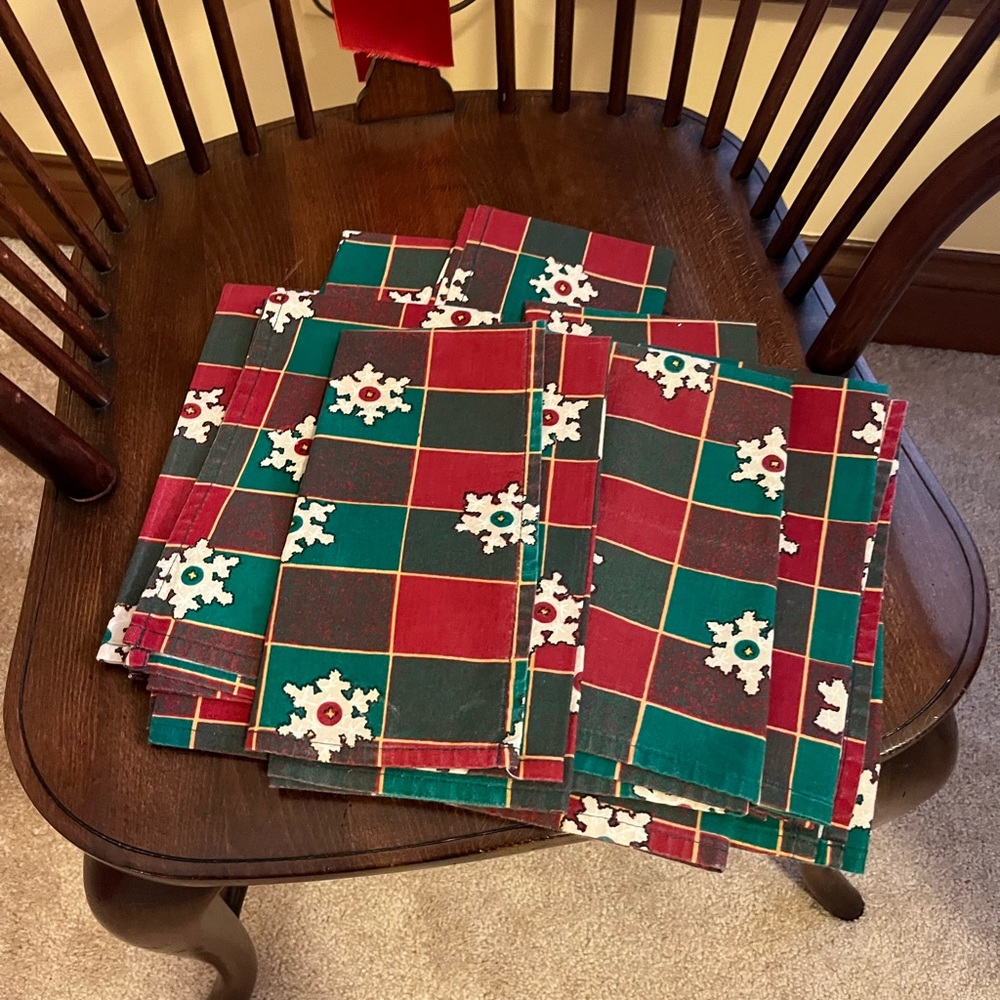 SET OF 8 CHRISTMAS NAPKINS